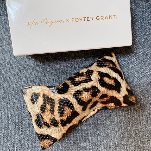 SOFIA VERGARA x Foster Grant Aviator Sunreaders ( +1.50 ) - Picture 6 of 6